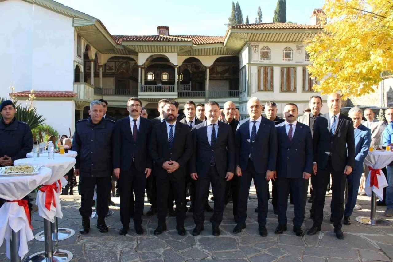 H&uuml;k&uuml;ml&uuml;lerin el emeği g&ouml;z nuru &uuml;r&uuml;nleri g&ouml;r&uuml;c&uuml;ye &ccedil;ıktı
