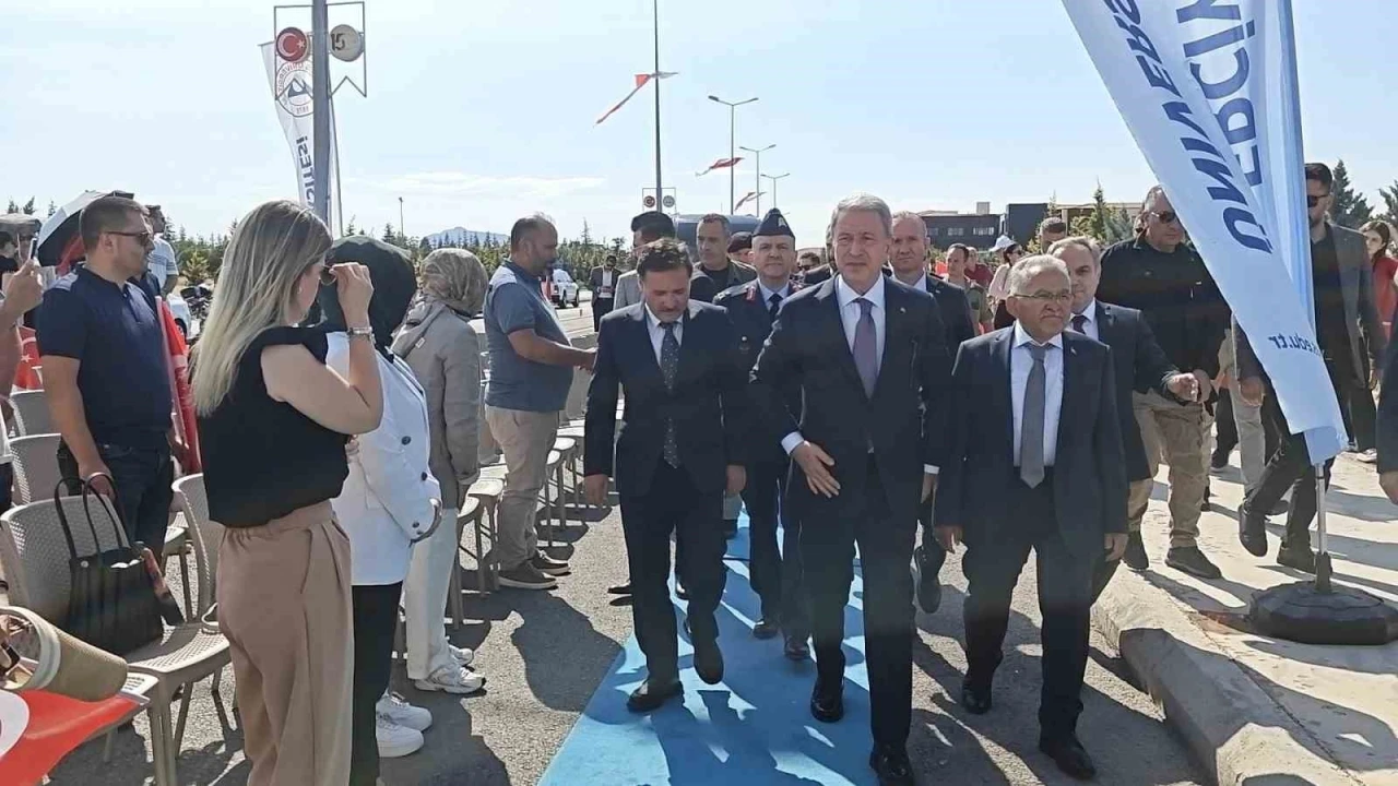 Hulusi Akar: &quot;Bu ihaneti asla kabul edemeyiz&quot;
