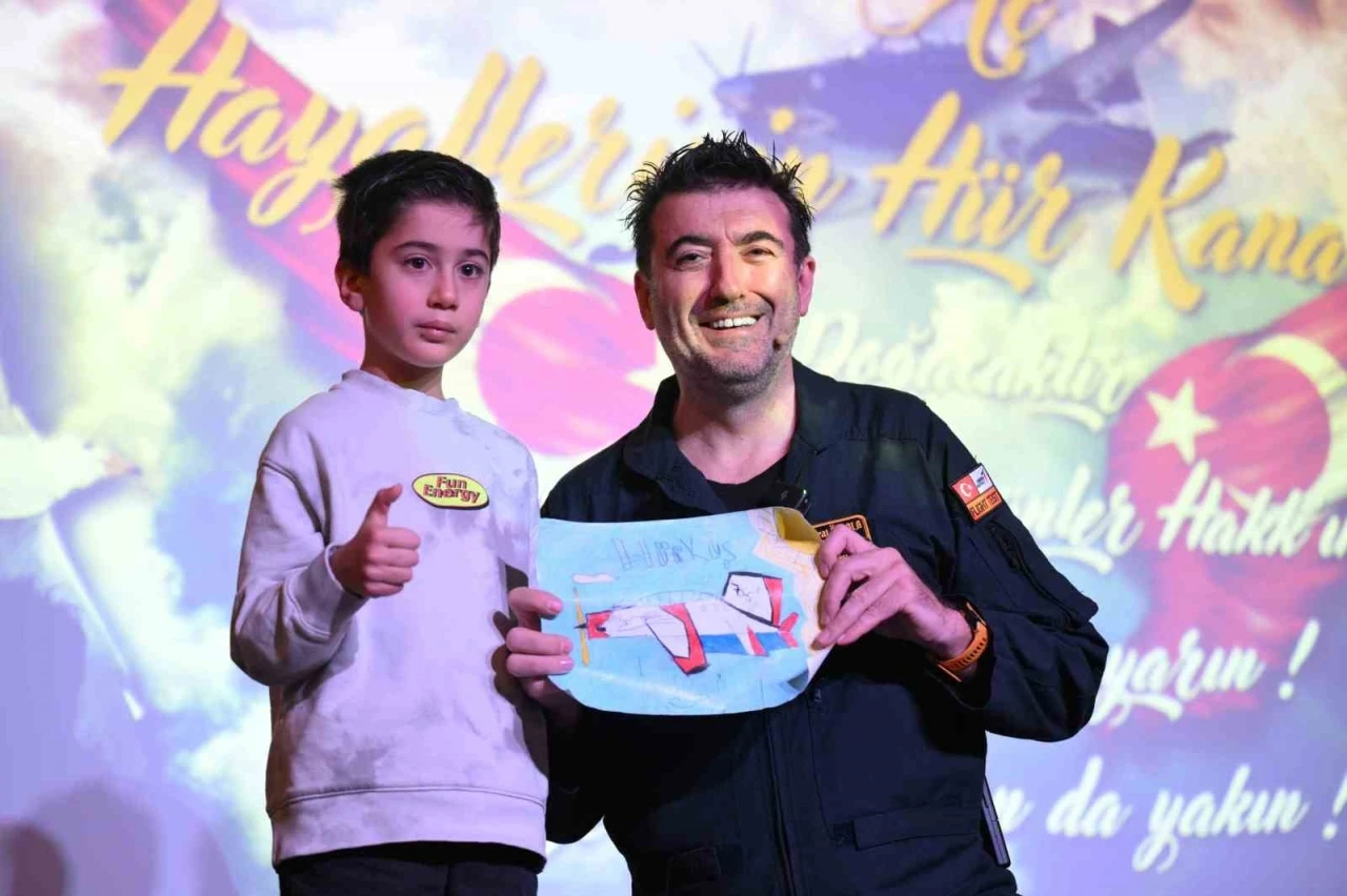 H&Uuml;RKUŞ&rsquo;un baş test pilotu Murat &Ouml;zpala GUHEM&rsquo;de deneyimlerini paylaştı
