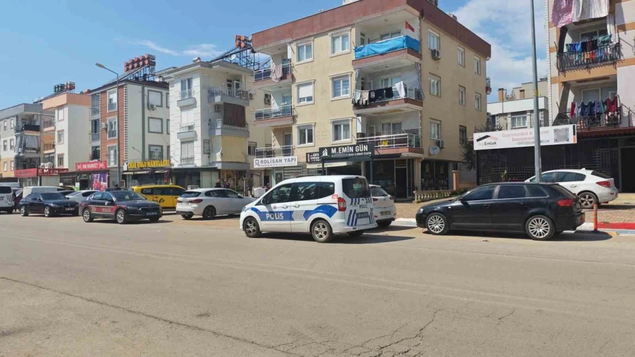 Husumetli akrabalar arasında bı&ccedil;aklı kavga: 2 yaralı
