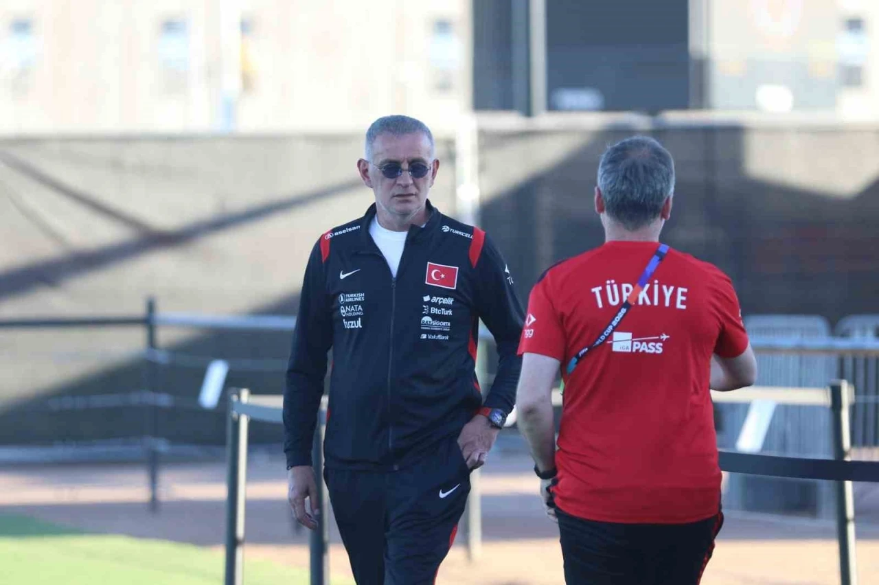 İbrahim Hacıosmanoğlu: "Biz yolda y&uuml;r&uuml;d&uuml;klerimizi yolda bulduklarımızla asla değişmeyiz"

