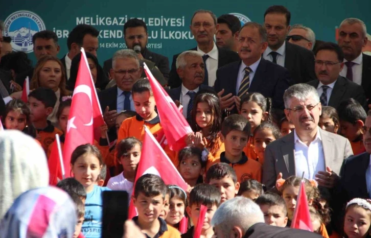İbrahim Kendiroğlu İlkokulu a&ccedil;ıldı
