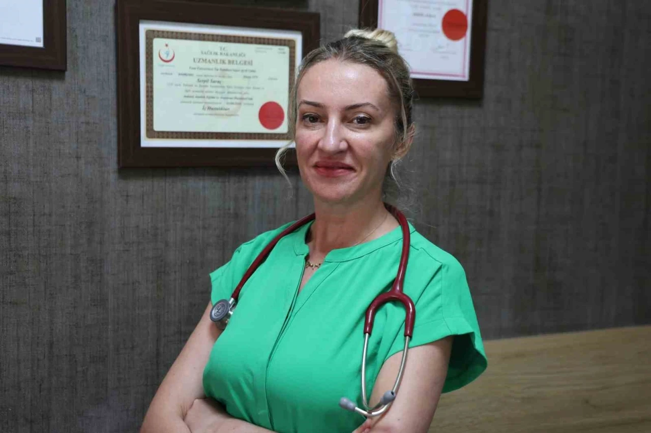 İ&ccedil; Hastalıkları Uzmanı Arslan: "Yaz aylarında hi&ccedil; terlememek ya da fazla terlemek hastalıkların g&ouml;stergesi olabilir"
