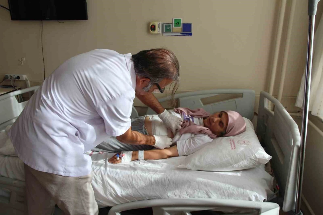 İç organları ters olan hastanın safra kesesi ameliyatı başarıyla yapıldı
