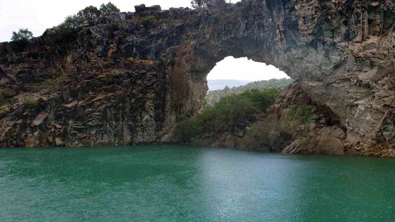 İç turizmin gözdesi: &quot;Arapapıştı Kanyonu&quot;
