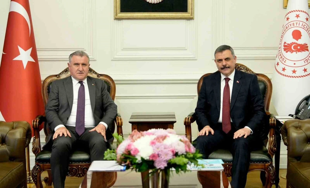İçişleri Bakanı Çiftçi, Gençlik ve Spor Bakanı Bak ile görüş