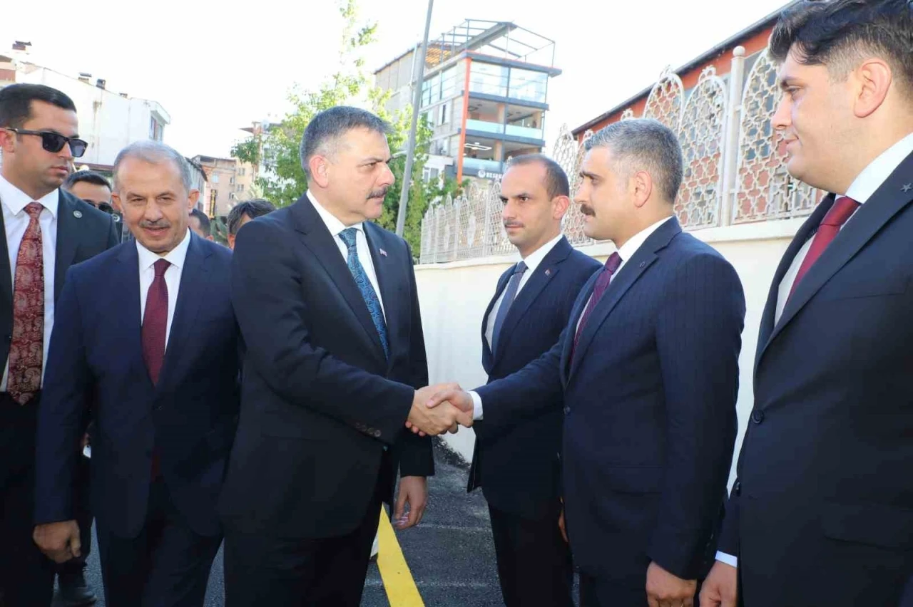 İ&ccedil;işleri Bakanı &Ccedil;ift&ccedil;i Hakkari&rsquo;de
