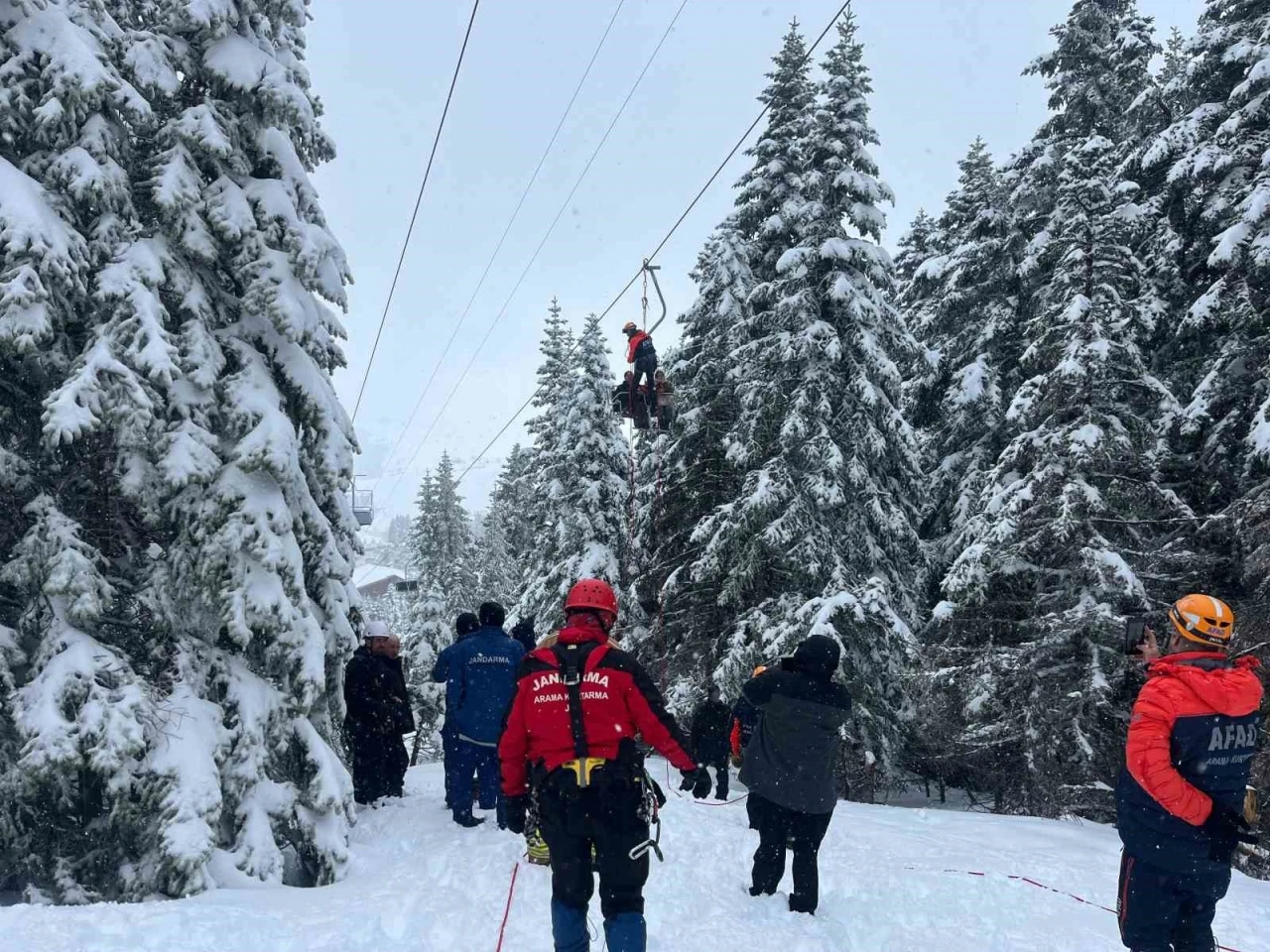 İ&ccedil;işleri Bakanı&rsquo;ndan JAK ve AFAD&rsquo;a tebrik...Kurtarma &ccedil;alışmasına 96 personel katıldı
