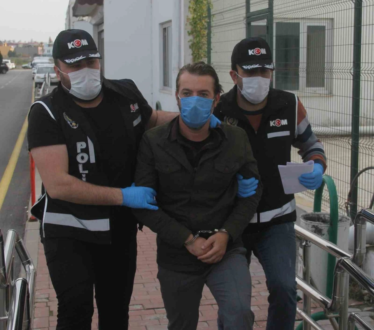 İddianameye göre Ceyhan Belediye Başkanı Kadir Aydar 300 bin dolar rüşvet aldı, ailesinin otel parasını bile ödetti
