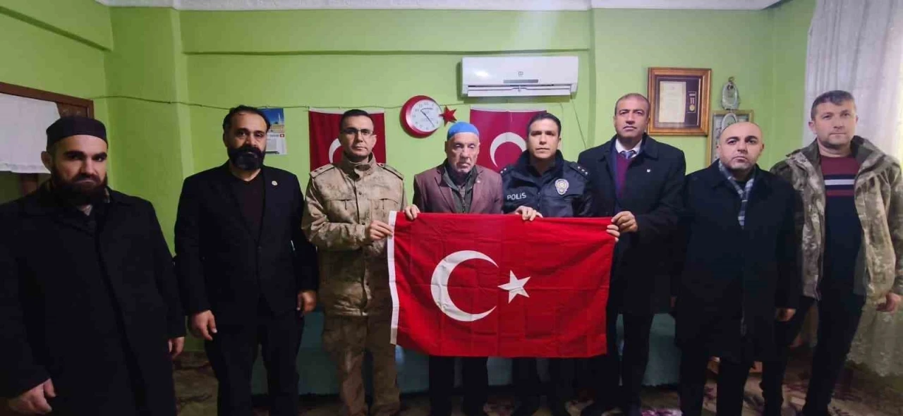 İdlib şehidi Sason&rsquo;da dualarla anıldı
