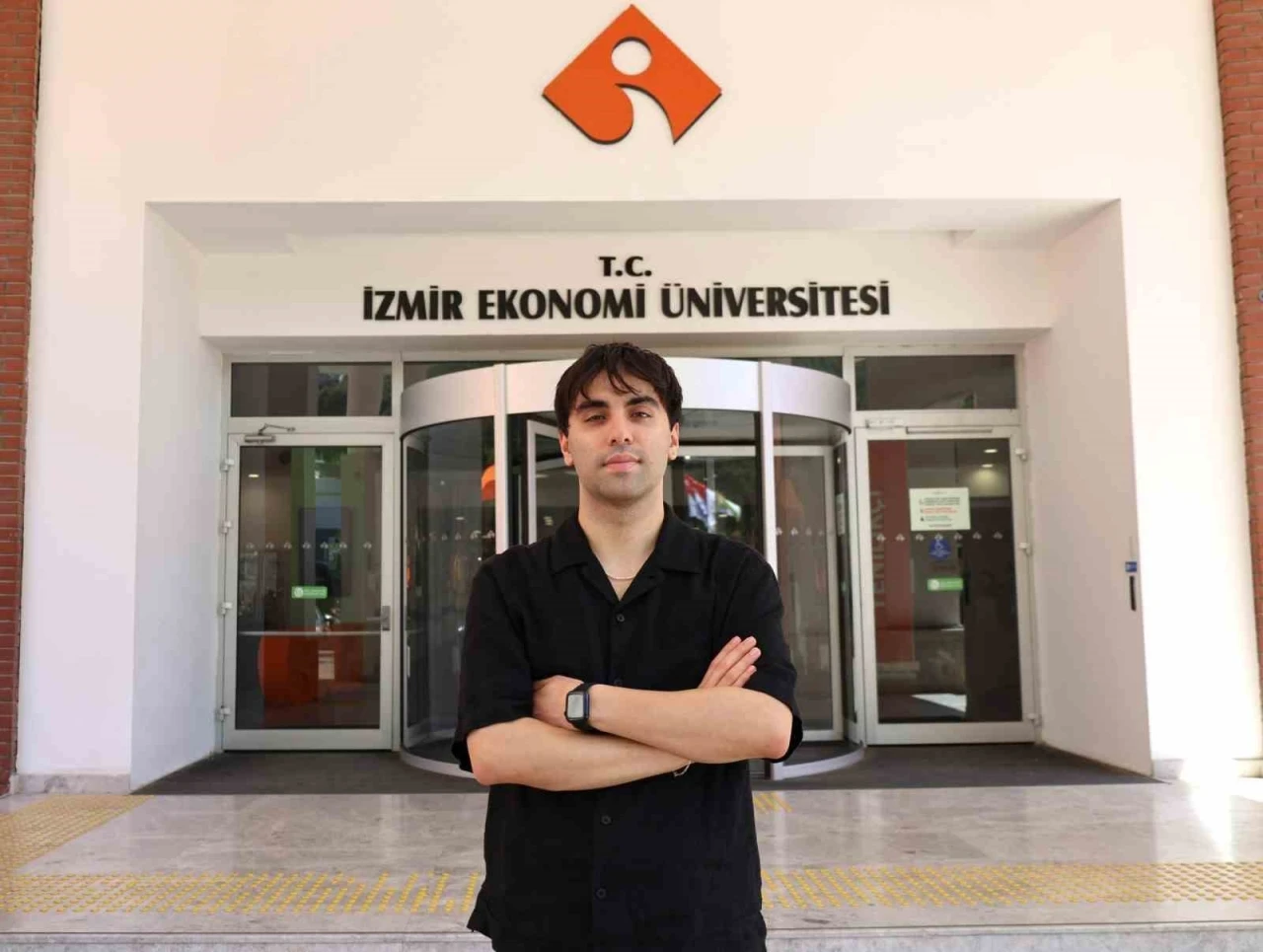 İE&Uuml;&rsquo;l&uuml; Kerem&rsquo;e Avrupa&rsquo;dan kabul
