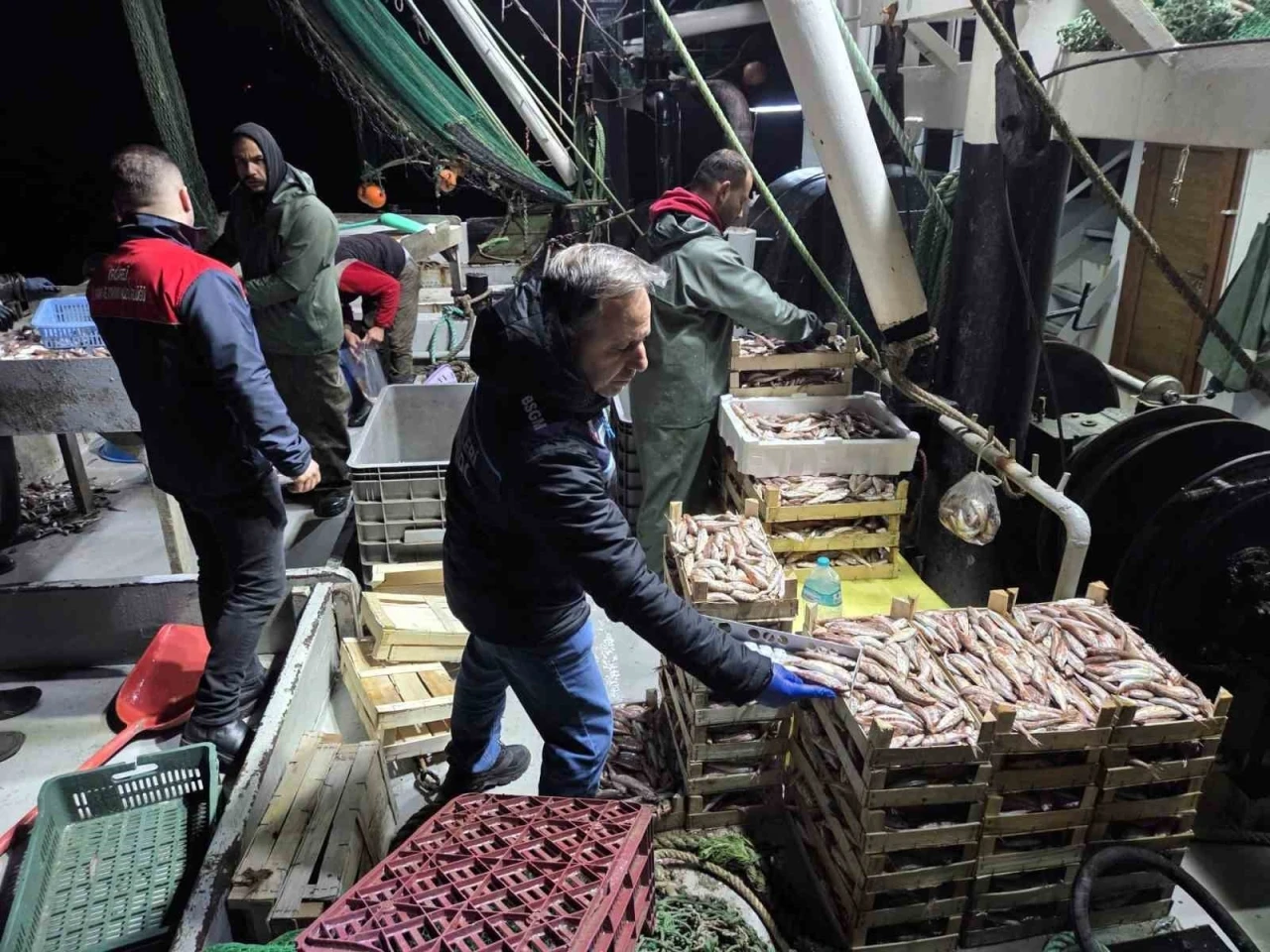 İğneada Balık&ccedil;ı Barınağı&rsquo;nda su &uuml;r&uuml;nleri denetimi
