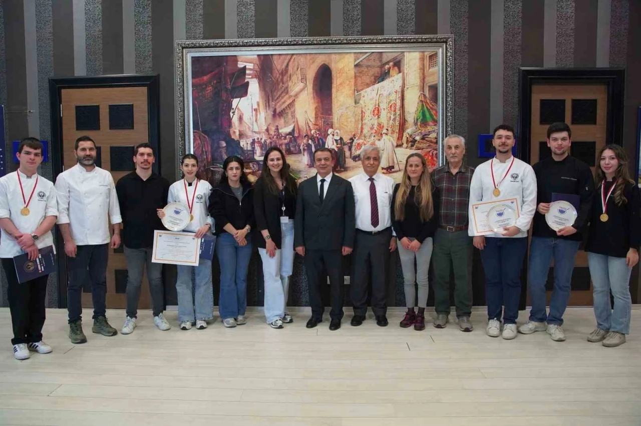 İG&Uuml; &ouml;ğrencilerinden Uluslararası Gastronomi Festivali&rsquo;nde altın madalya başarısı
