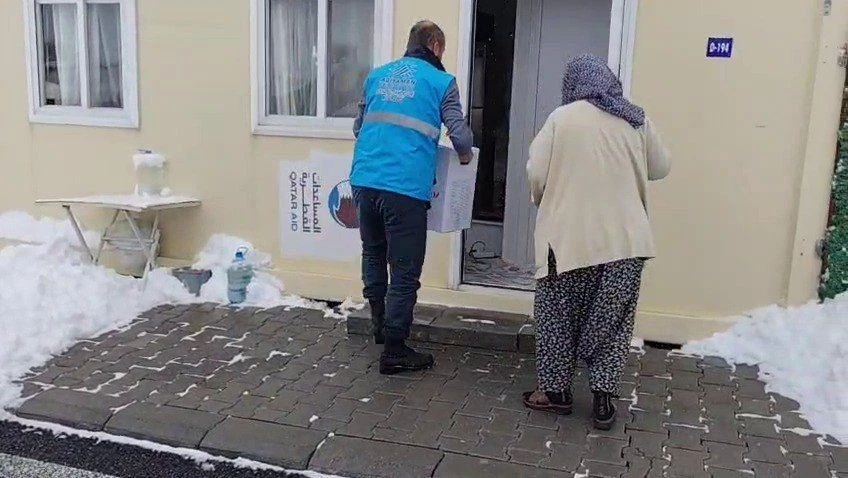 İhtiya&ccedil; malzemeleri evlere teslim ediliyor
