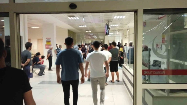 İki aile kavgasında silahlar &ccedil;ekildi, ortalık savaş alanına d&ouml;nd&uuml;: 10&rsquo;un &uuml;zerinde yaralı
