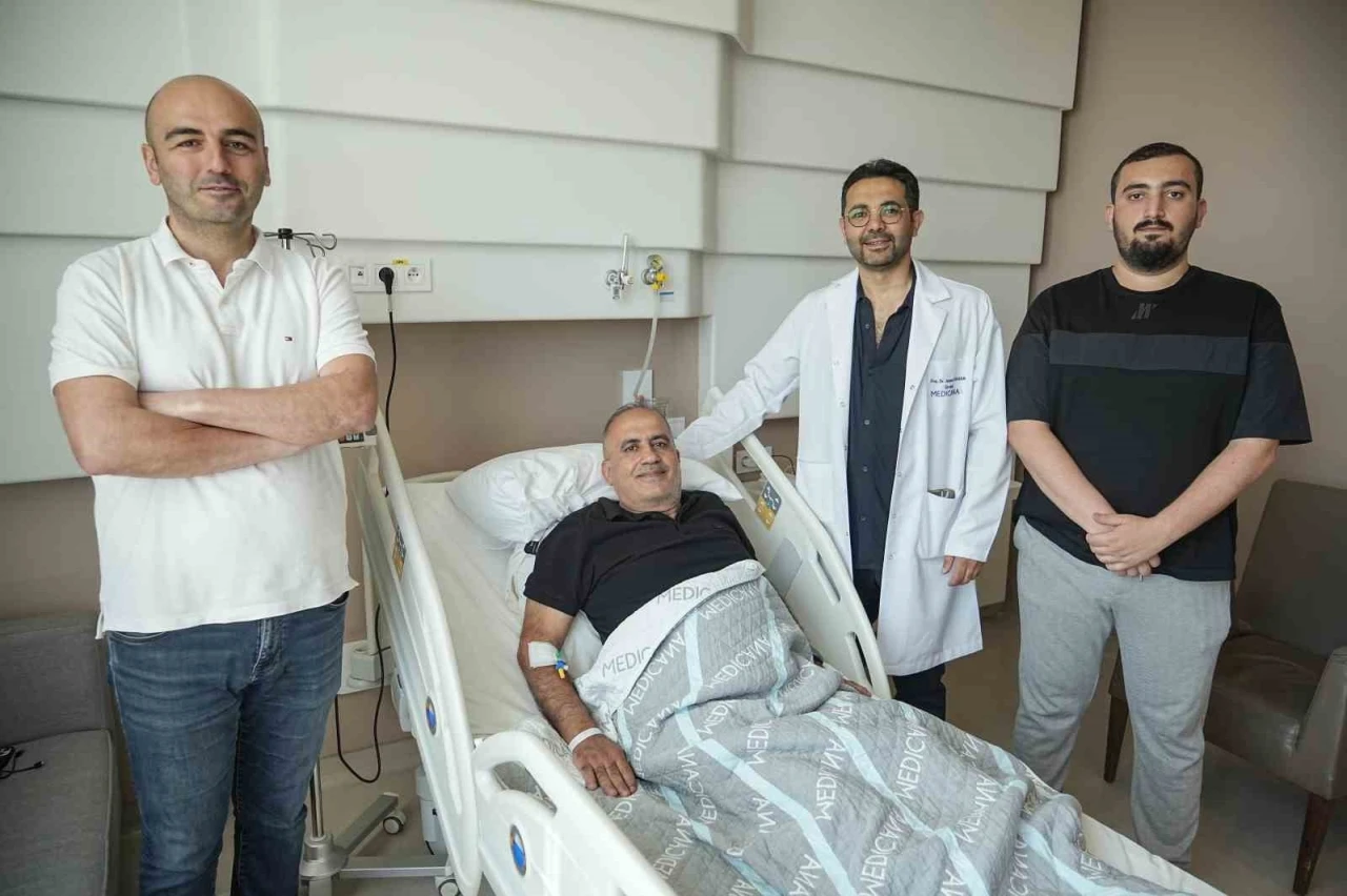 İki böbreğinde tümör tespit edilen hasta, kapalı cerrahiyle sağlığına kavuştu
