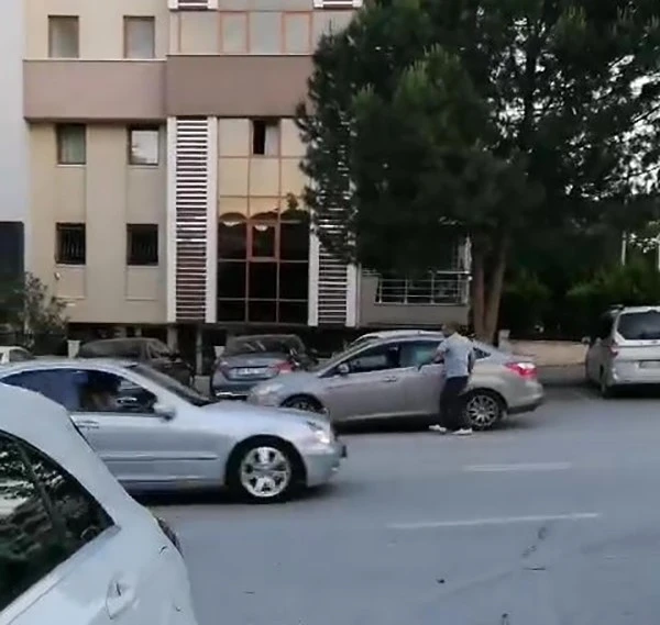 İki kadına kurşun yağdıran ş&uuml;phelinin ka&ccedil;ış anları ortaya &ccedil;ıktı
