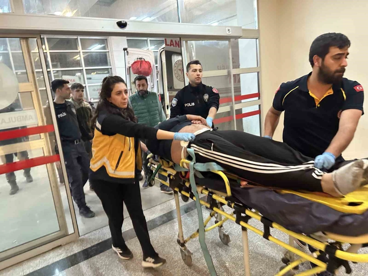 İki otomobil çarpıştı: 1’i ağır 3 yaralı
