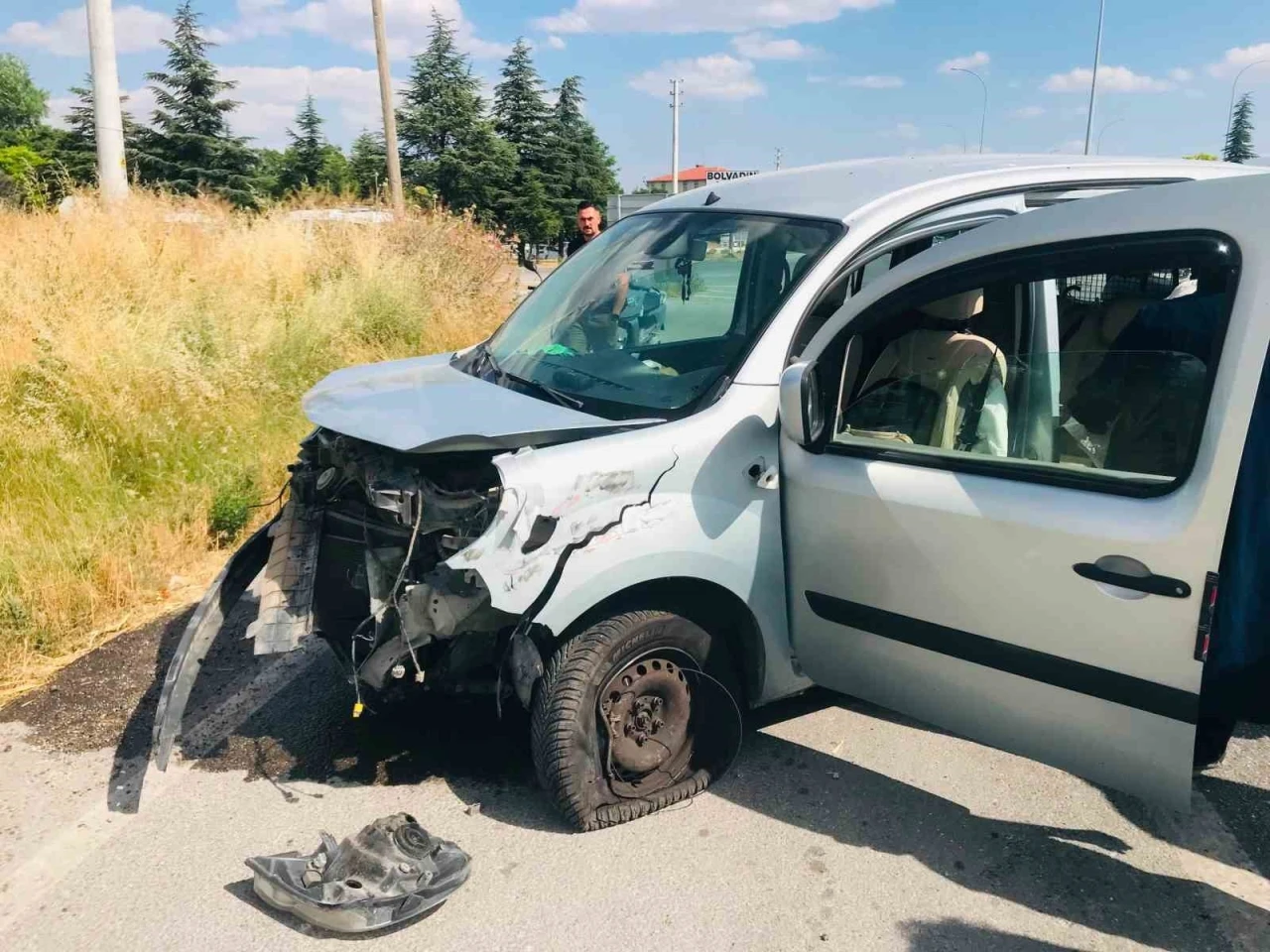 İki otomobilin &ccedil;arpıştığı kazada 4 kişi yaralandı

