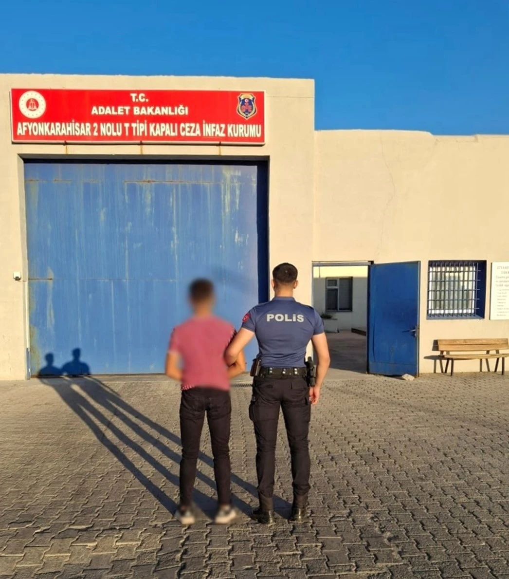 İki yıl hapis cezasıyla aranan şahıs yakalandı
