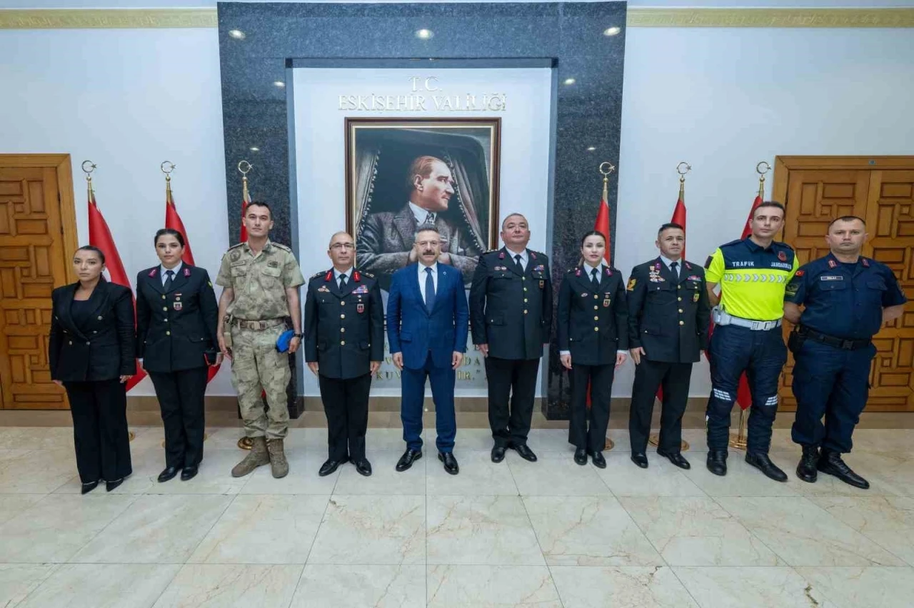 İl Jandarma Komutanı Demir ve jandarma personeli, Vali Aksoy’u ziyaret etti
