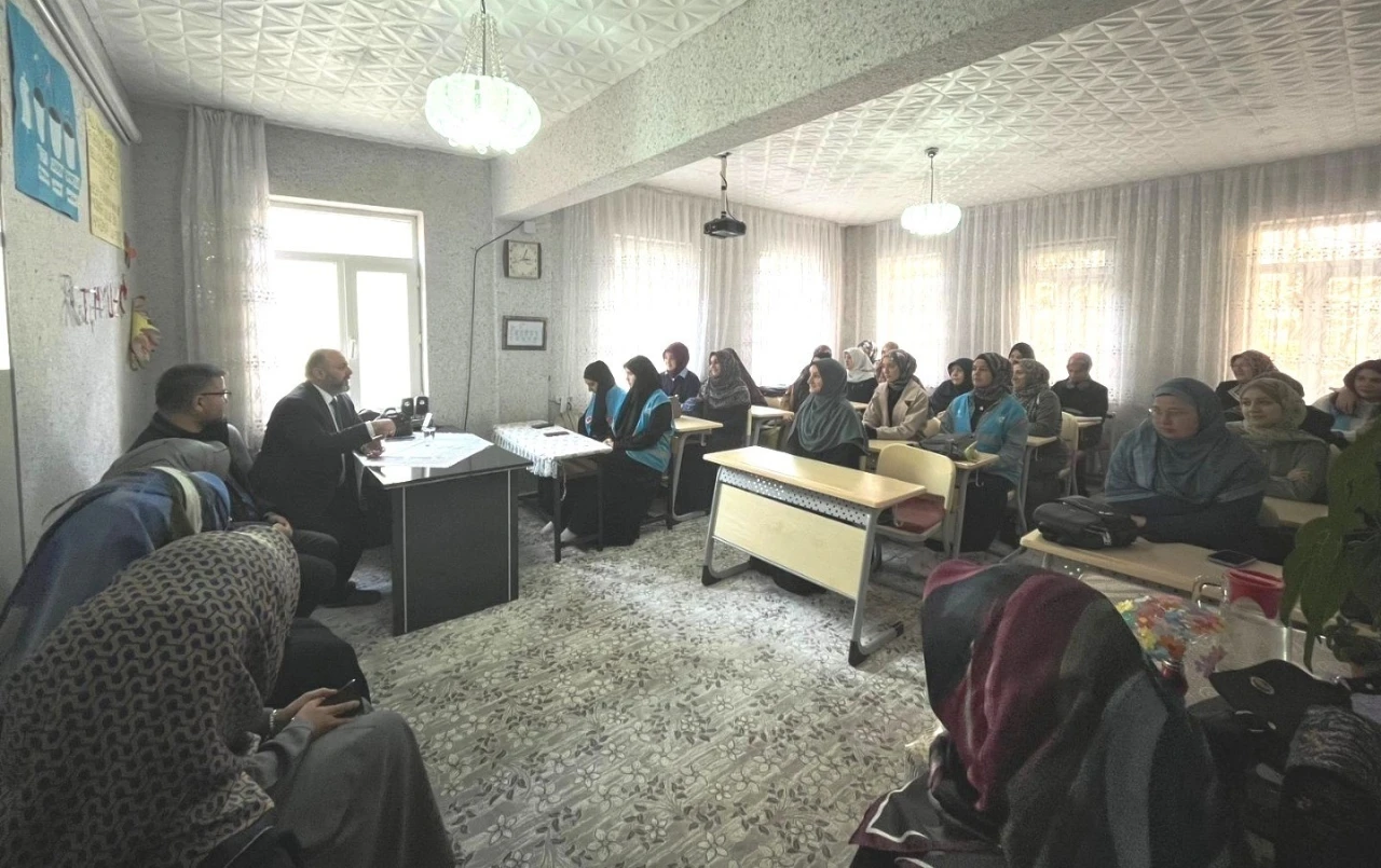 İl Müftüsü Açık &quot;Gençlik Buluşmaları&quot; programına katıldı
