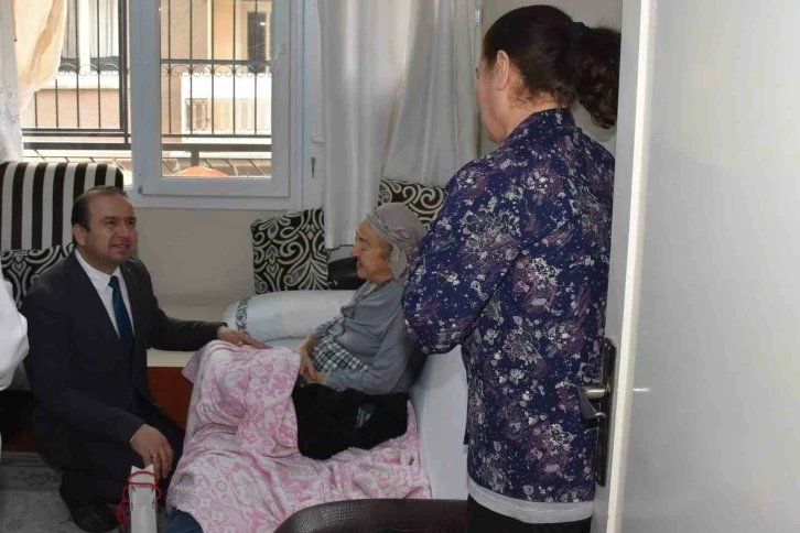 İl Sağlık M&uuml;d&uuml;r&uuml; Şenkul, hasta ziyaretlerine S&ouml;ke&rsquo;de devam etti
