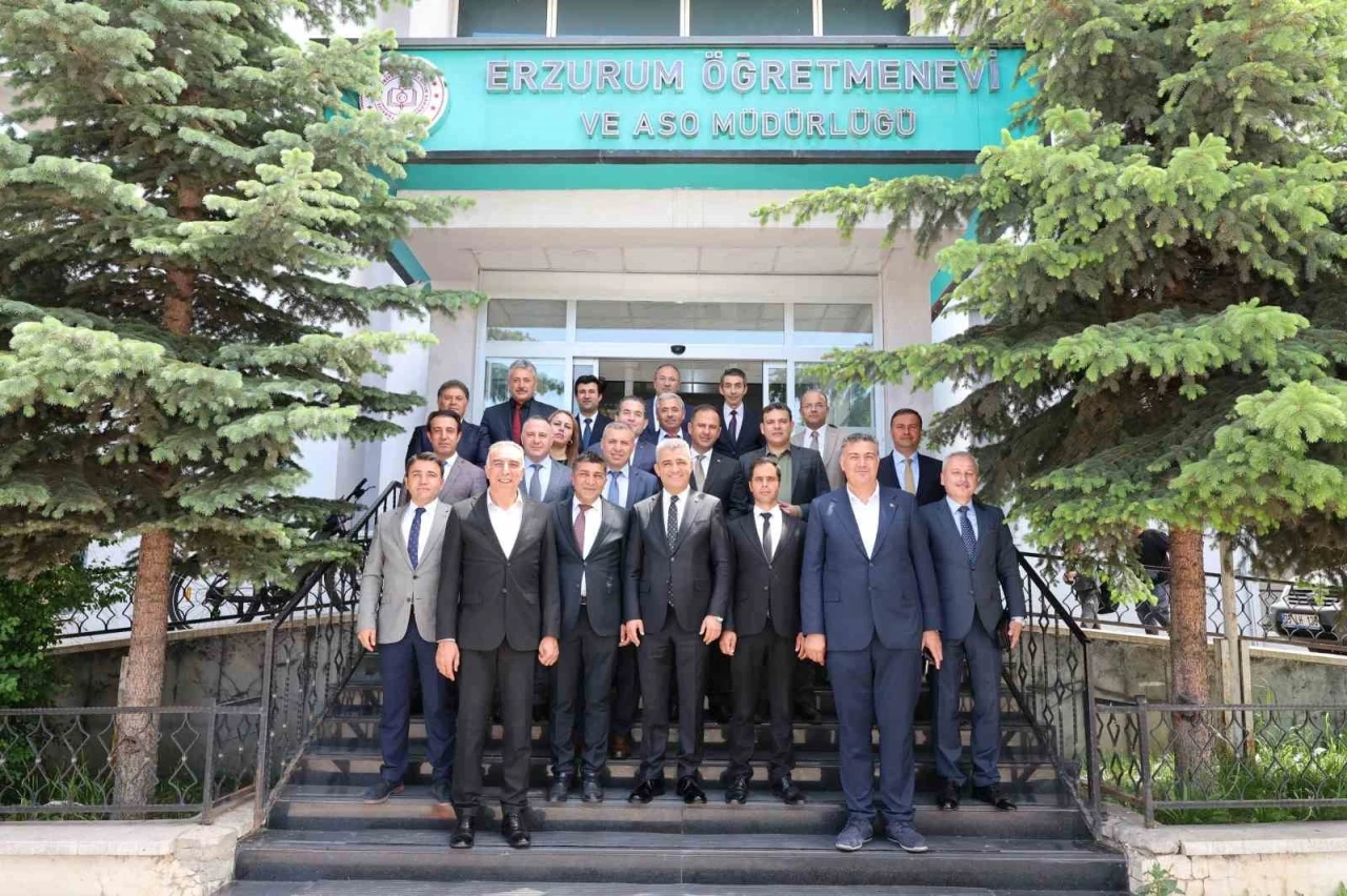 İl&ccedil;e milli eğitim m&uuml;d&uuml;rleriyle yılsonu değerlendirmesi
