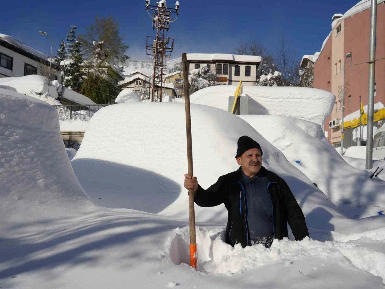 İl&ccedil;eler kara g&ouml;m&uuml;ld&uuml;, ortaya &ccedil;ıkan manzara şaşırttı
