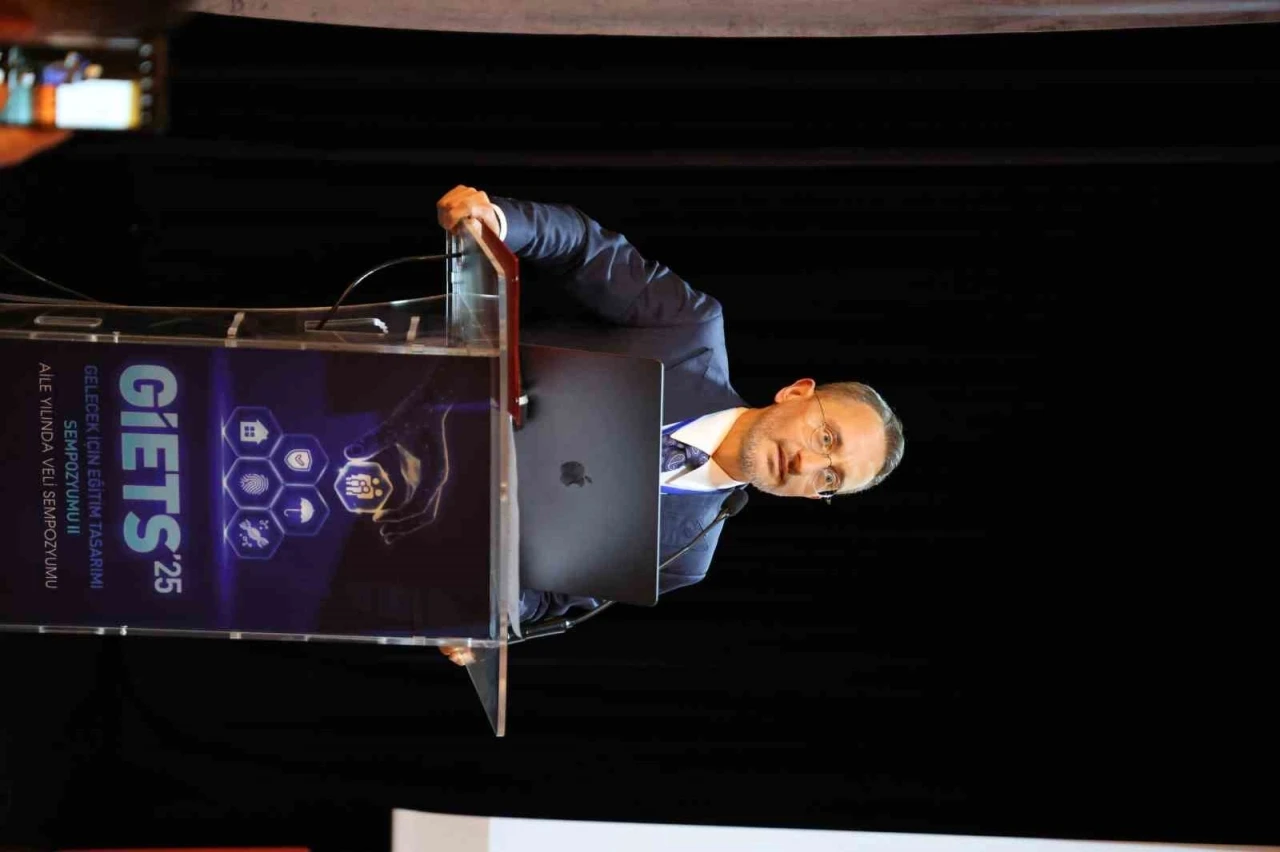 İletişim Başkanı Altun: &quot;Günümüzde dijital medya ve sosyal medya mecraları, dezenformasyonu katbekat artıran bir gelişme&quot;
