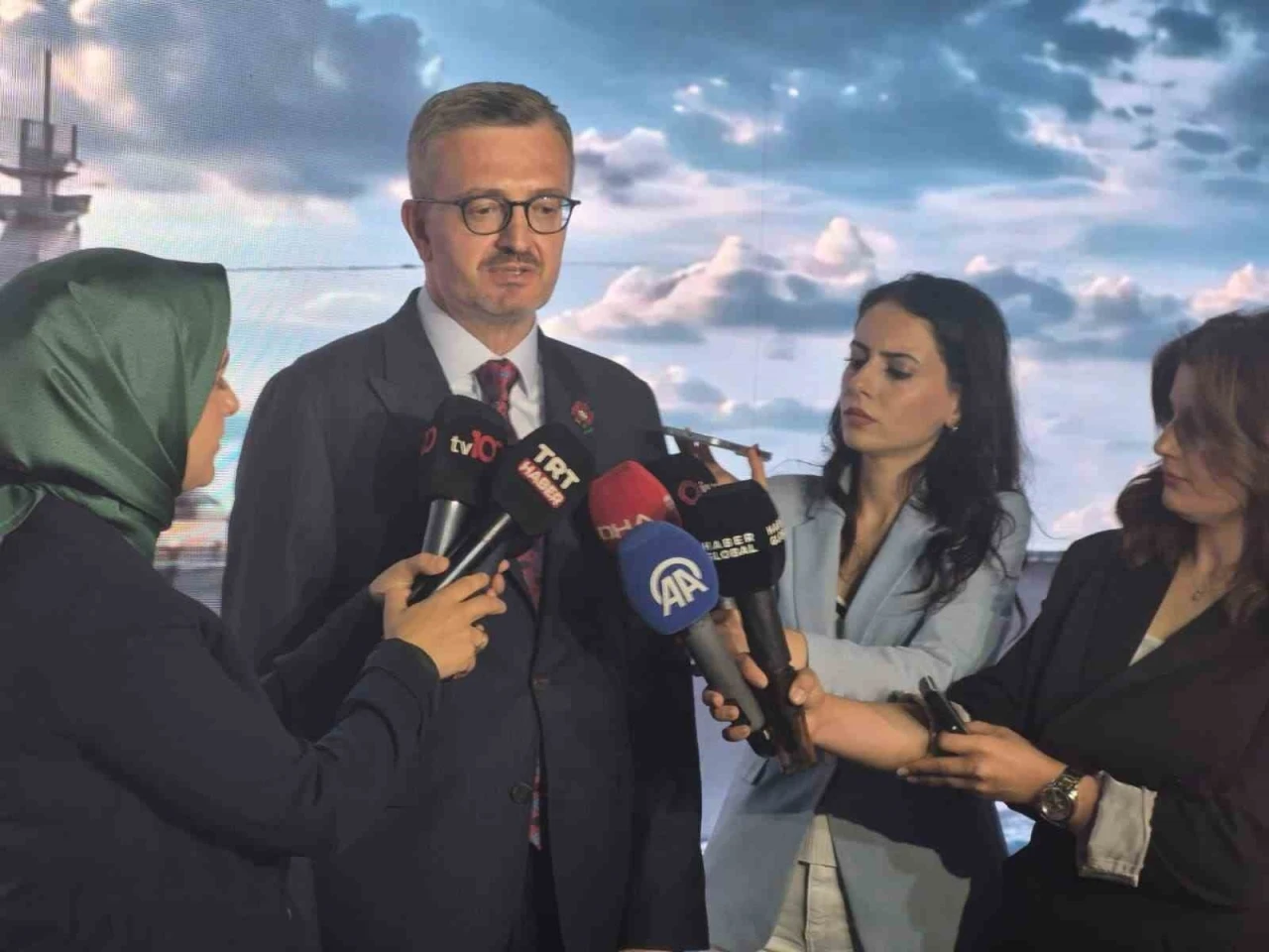 İletişim Başkanı Duran: "15 Temmuz 10. yılı aktiviteleri b&uuml;t&uuml;n gayretleriyle, b&uuml;t&uuml;n coşkusuyla devam etti"
