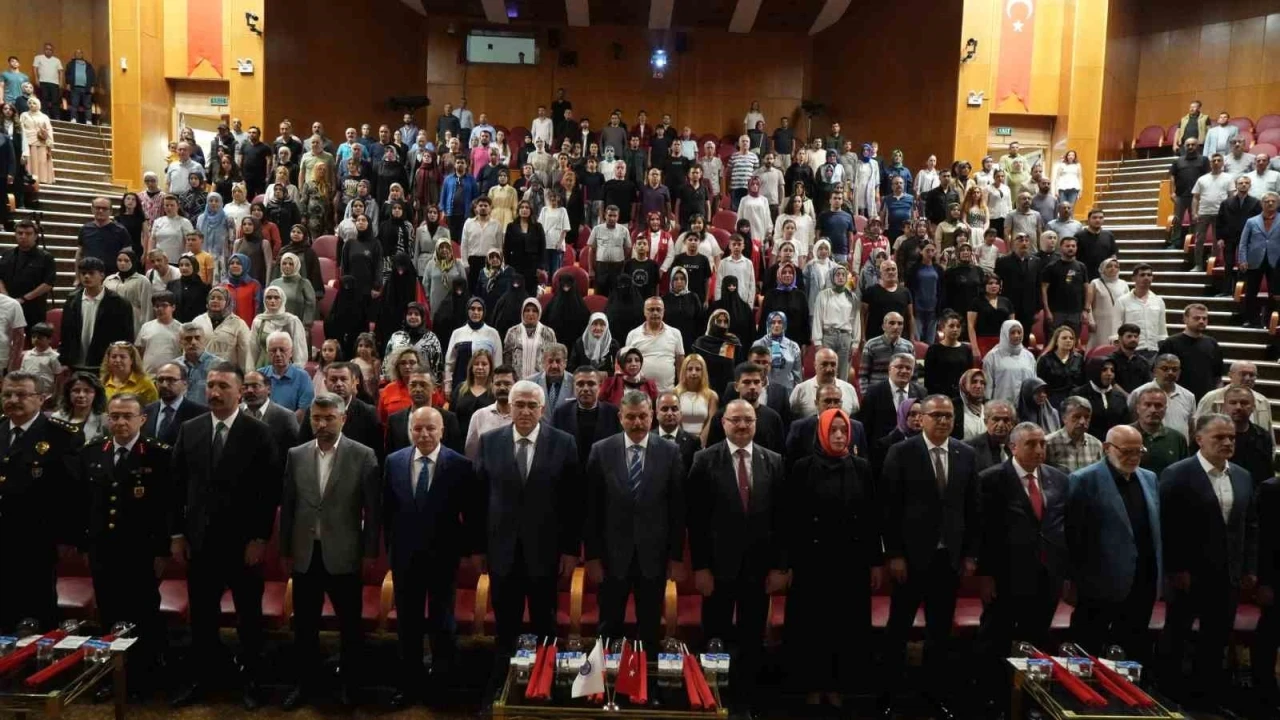 İletişim Fakültesi akademisyenleri ve öğrencilerinin hazırladığı ‘Darbe Kafası’ filmi 15 Temmuz’da izleyiciyle buluştu

