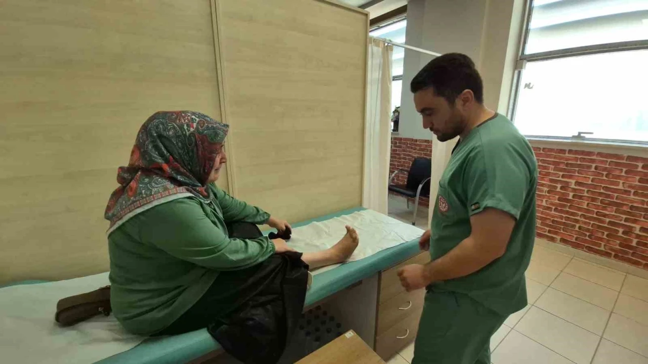 İlk ayakkabısını 51 yaşında giyebildi
