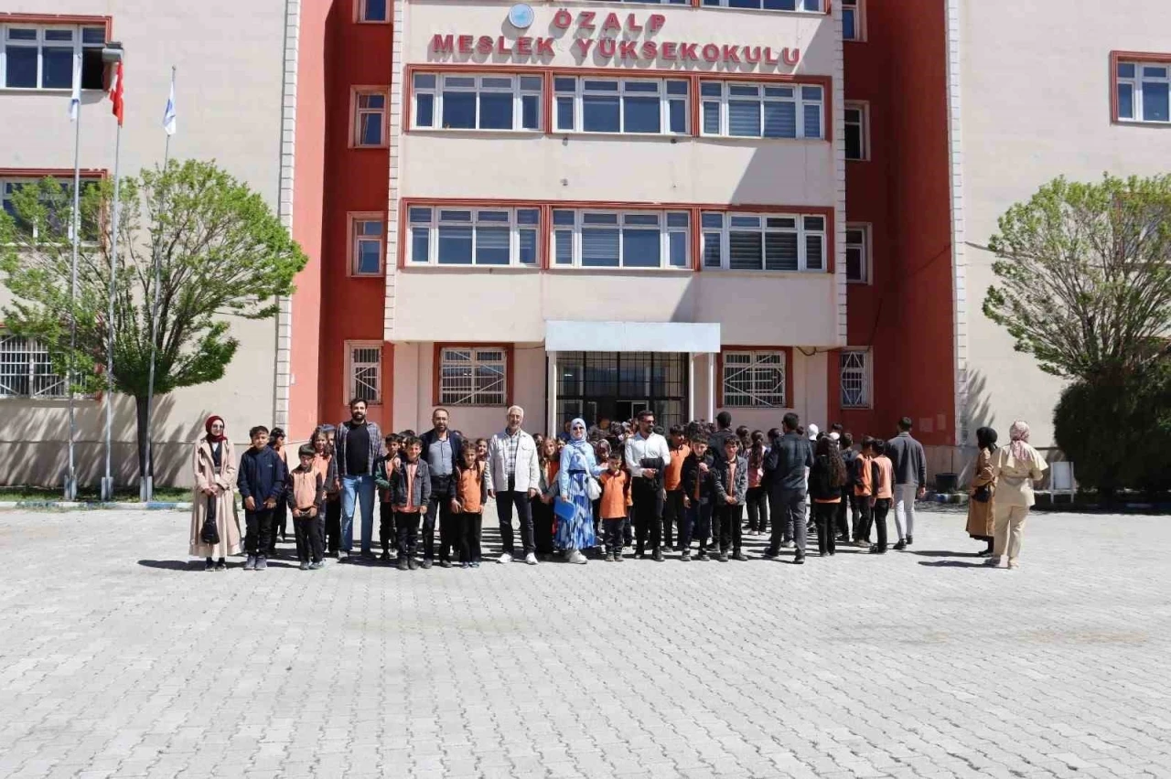 İlk ve ortaokul öğrencilerinden meslek yüksekokuluna ziyareti
