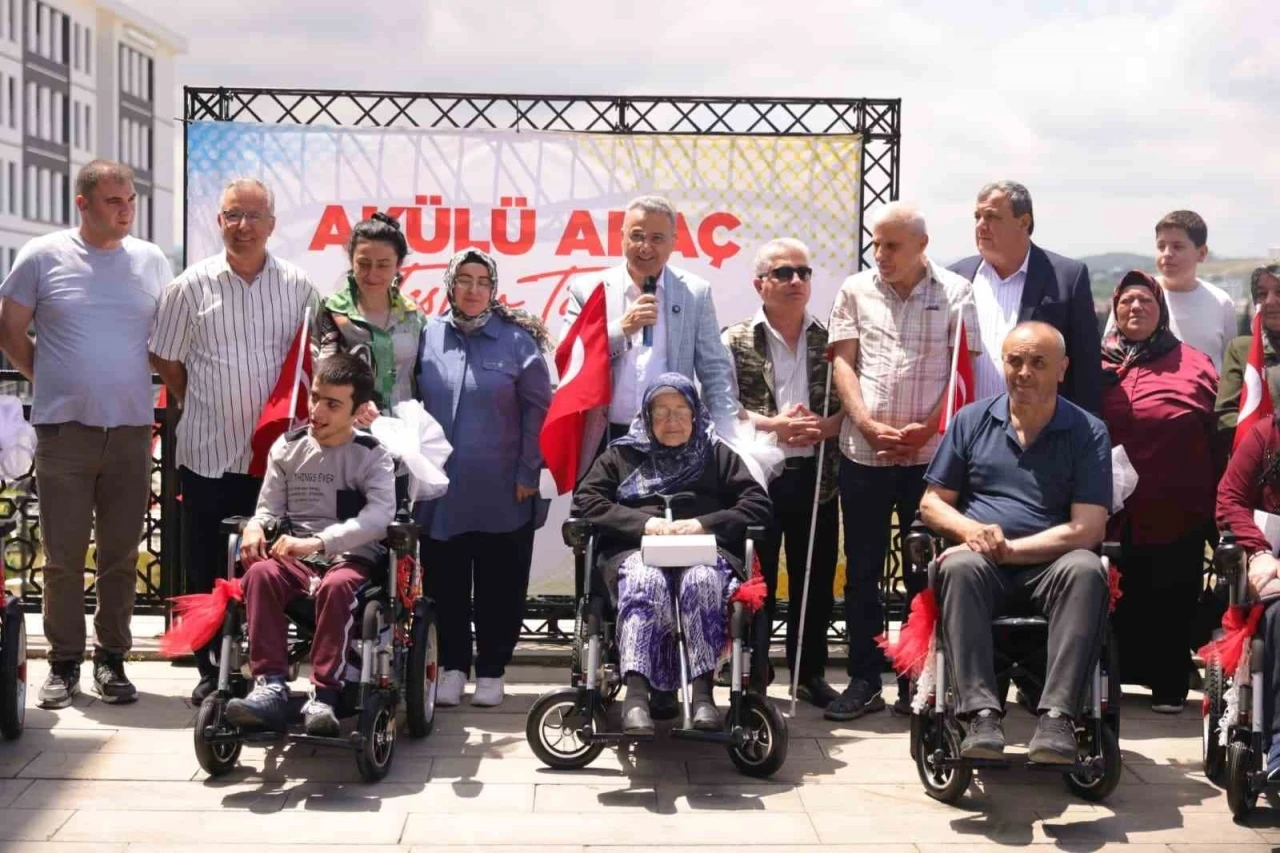 İlkadım&rsquo;da engelli ara&ccedil;ları ihtiya&ccedil; sahiplerine ulaştırıldı

