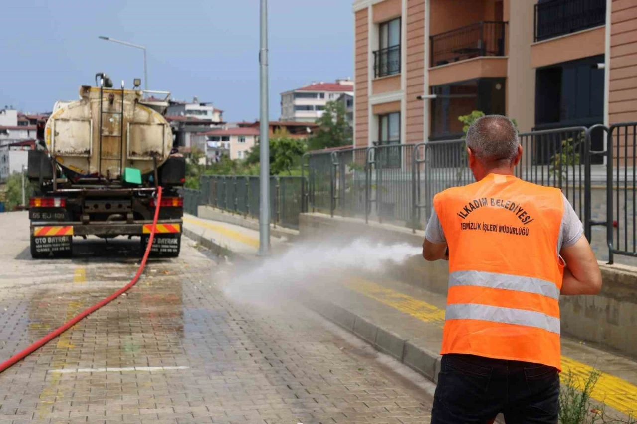 İlkadım&rsquo;da kapsamlı temizlik &ccedil;alışmaları

