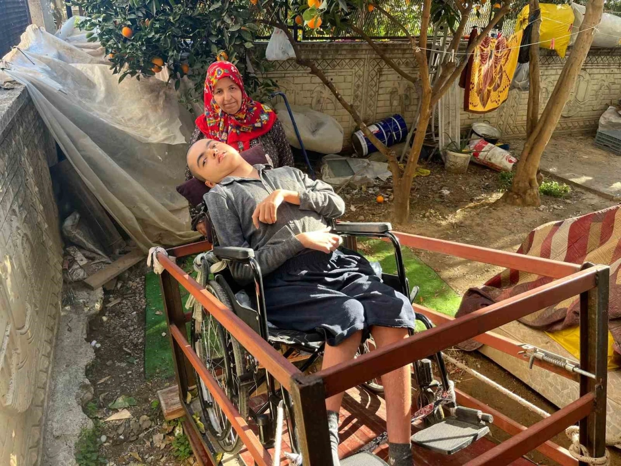 İlkel teleferikle okula gidebilen engelli Tunahan i&ccedil;in T&uuml;rkiye seferber oldu
