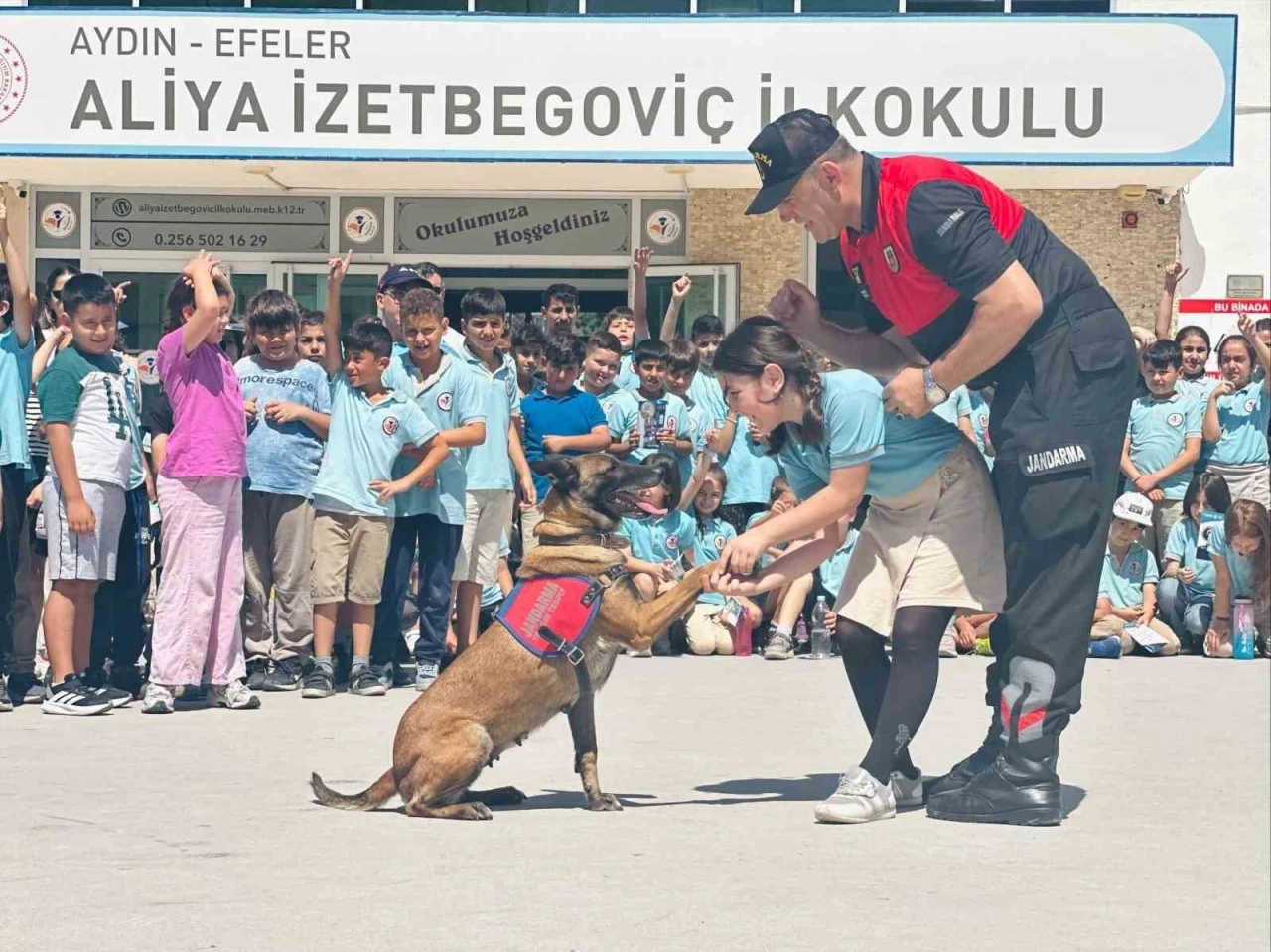 İlkokul öğrencilerine jandarma tanıtıldı
