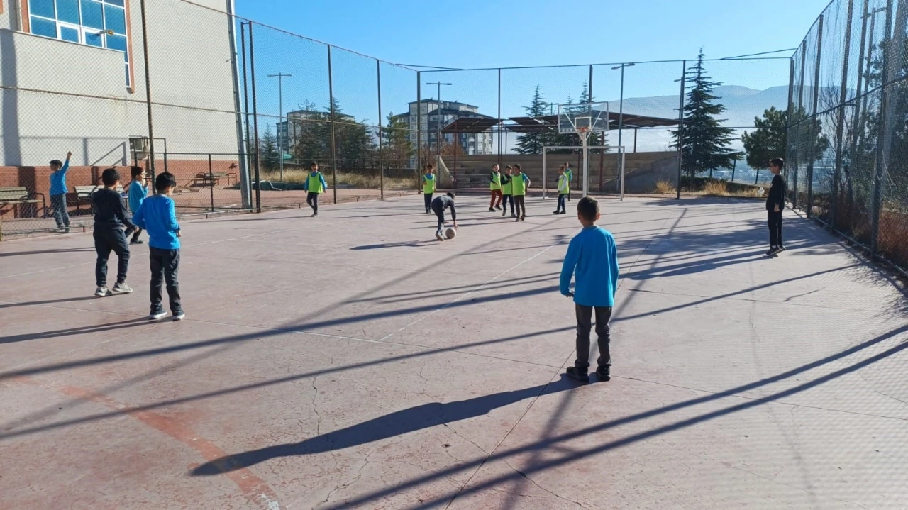 İlkokullarda ’Spora İlk Adım’ projesi başarıyla sürdürülüyor
