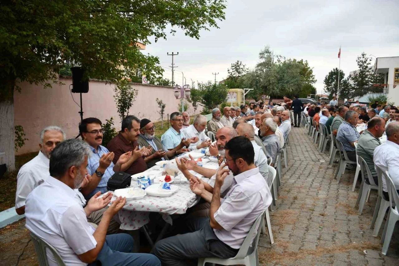 İmam Hatip Lisesi mezunlarından pilav günü etkinliği
