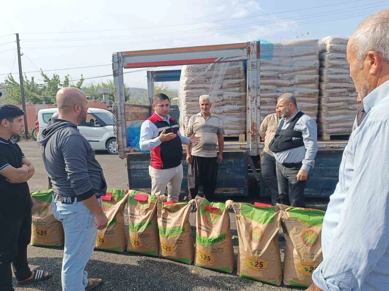 İmamoğlu’nda yangından etkilenen üreticilere buğday tohumu desteği
