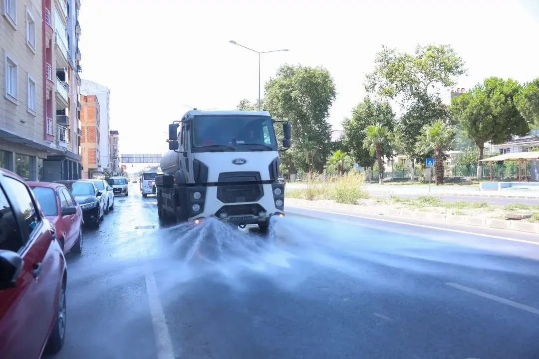 İncirliova anayolunda temizlik &ccedil;alışmaları tamamlandı
