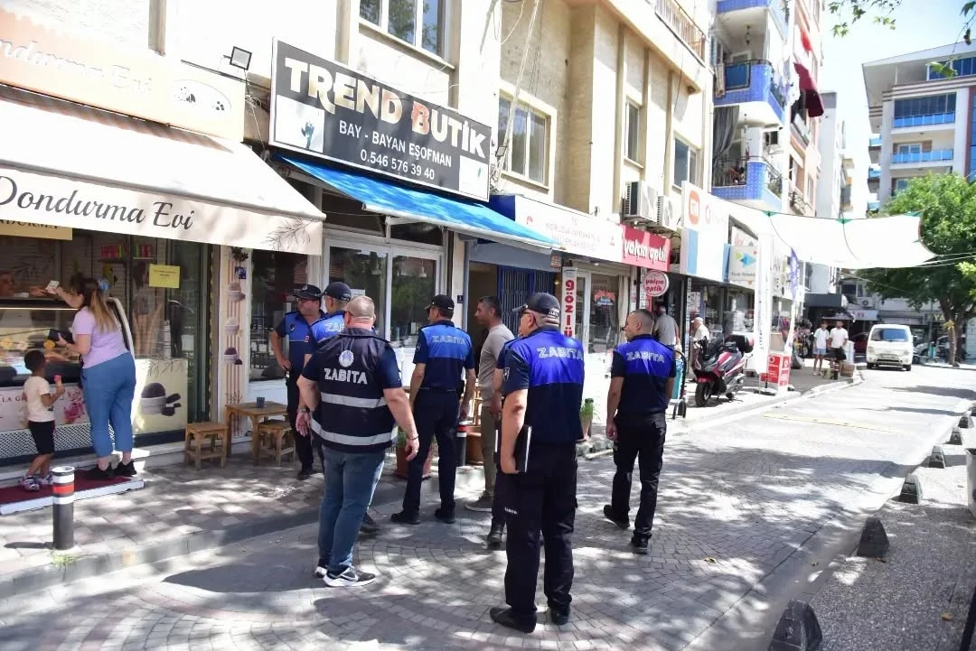 İncirliova&rsquo;da kaldırım işgaline ge&ccedil;it yok
