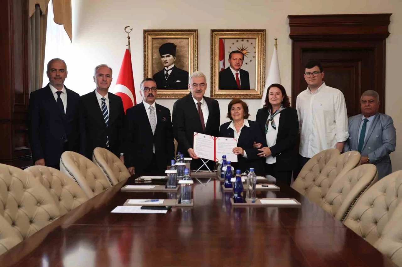 İneg&ouml;l&rsquo;de 7 birimli Aile Sağlığı Merkezi i&ccedil;in bağış protokol&uuml; imzalandı
