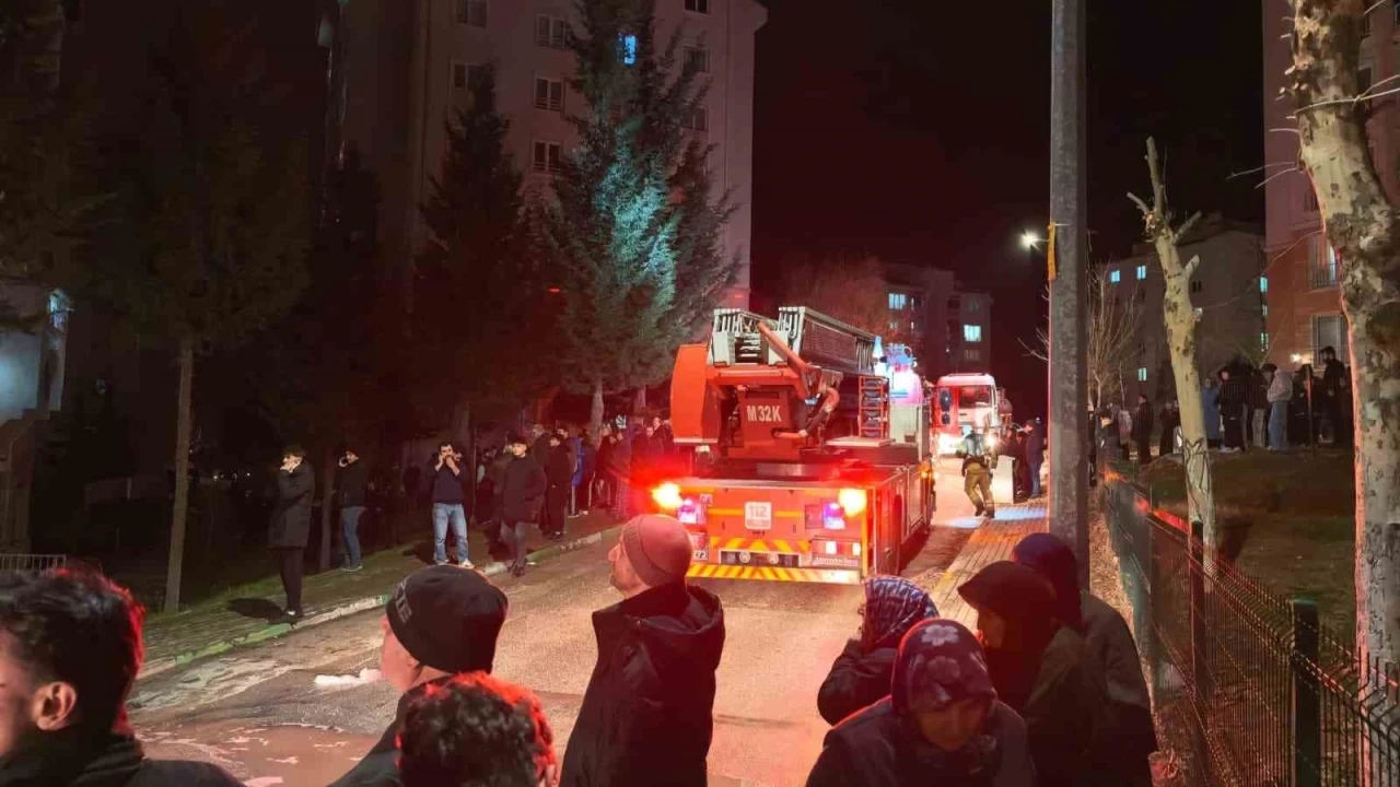 İneg&ouml;l&rsquo;de ev yangını: 1&rsquo;i &ccedil;ocuk 3 kişi dumandan etkilendi
