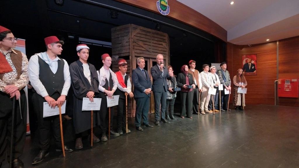 İneg&ouml;l&rsquo;de gen&ccedil; meddahlar sahne aldı
