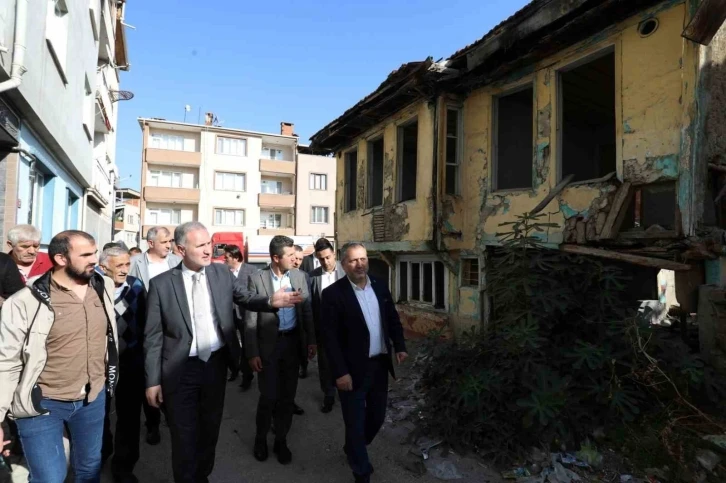 İneg&ouml;l&rsquo;de metruk yapılar yıkılıyor
