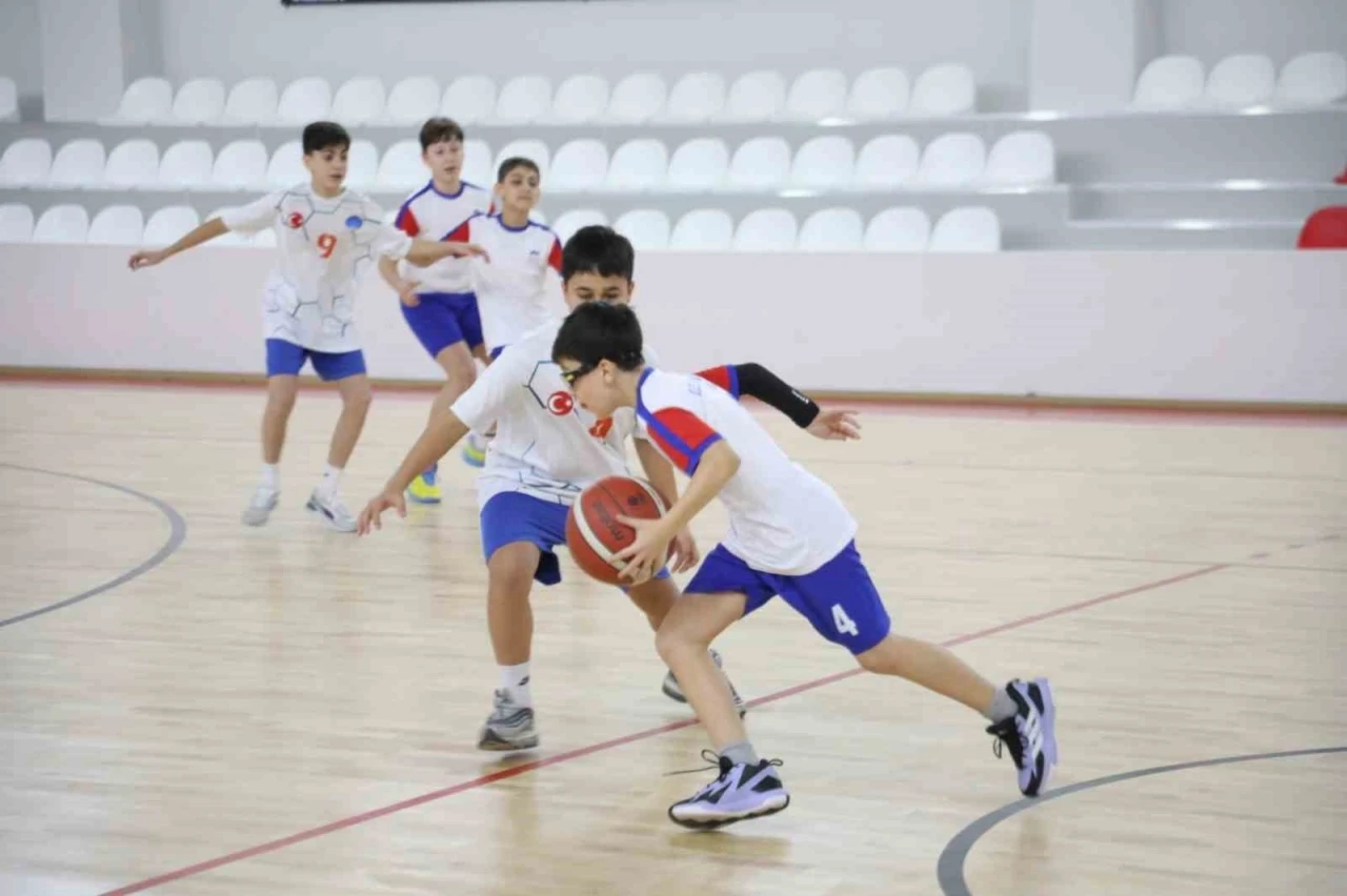 İneg&ouml;l&rsquo;de Spor Festivali basketbol m&uuml;sabakalarıyla start aldı

