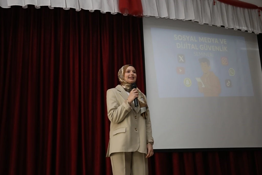 İnegöl’deki Öğrencilere &quot;Dijital Güvenlik&quot; Semineri
