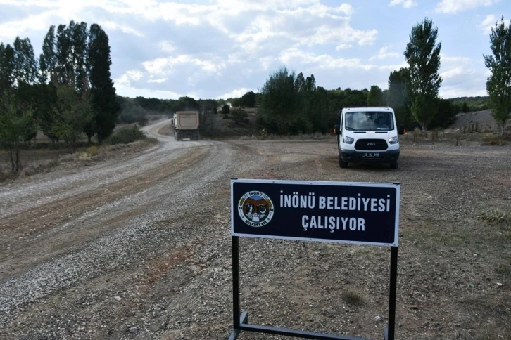 İn&ouml;n&uuml;&rsquo;de 40 yıllık yol sorunu &ccedil;&ouml;z&uuml;ld&uuml;
